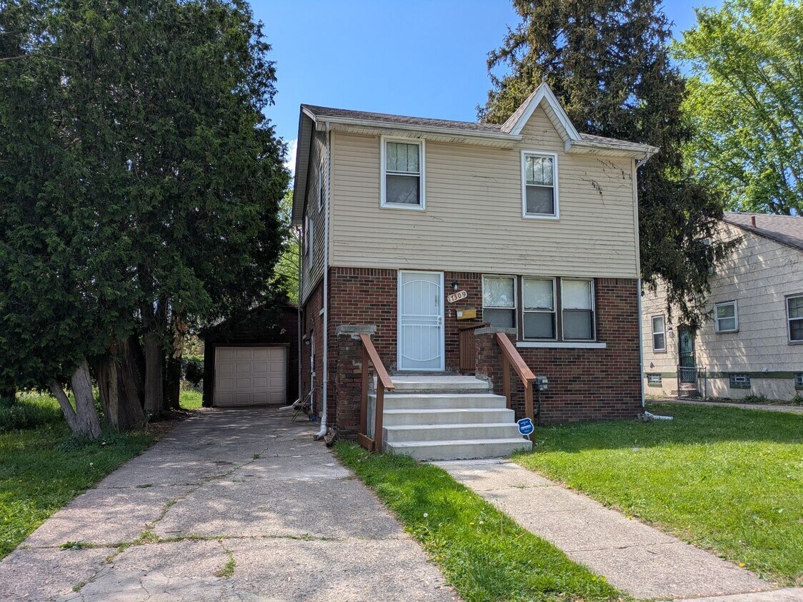 Primary Photo - 17309 Stout St