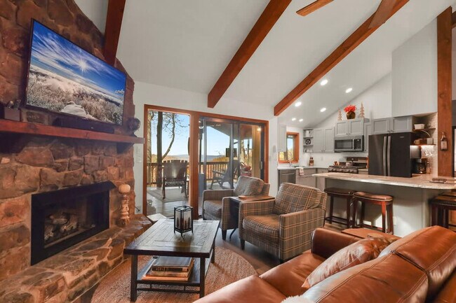 Foto del edificio - 143 Tamarack Rd
