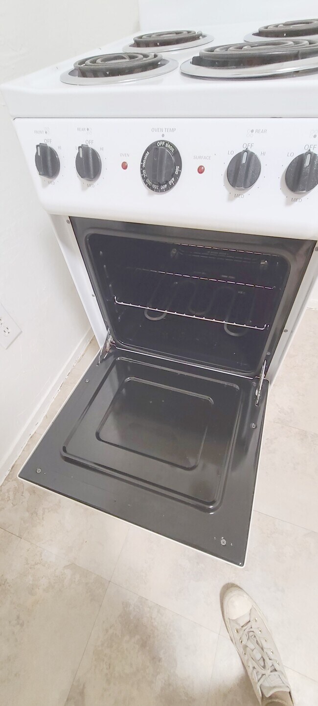 Electric Range - 1220 E Ogden Ave