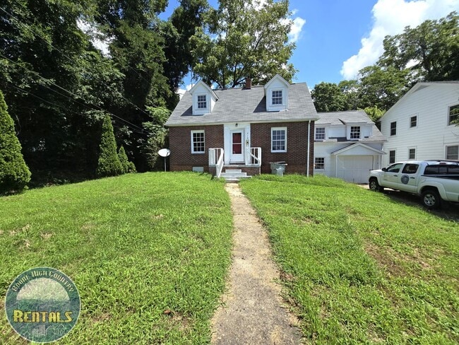 Foto del edificio - 310 Ridge St NW