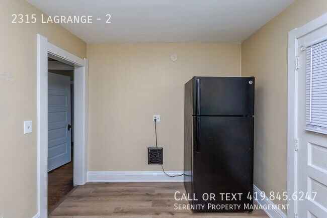 Building Photo - Spacious Duplex For Rent