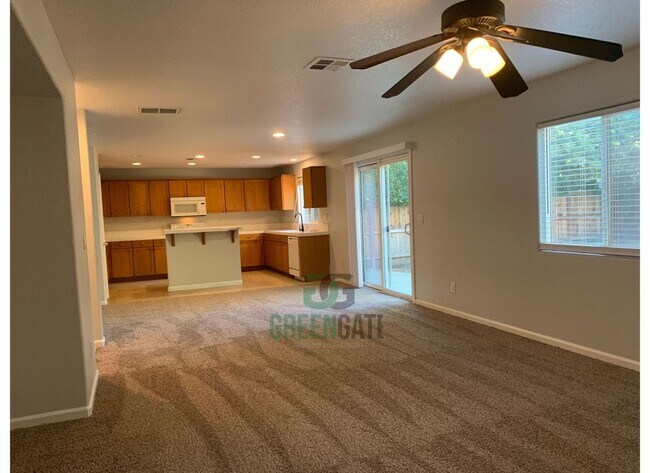 Building Photo - Two story 4 bedroom, 2.5 bath home in Stoc...