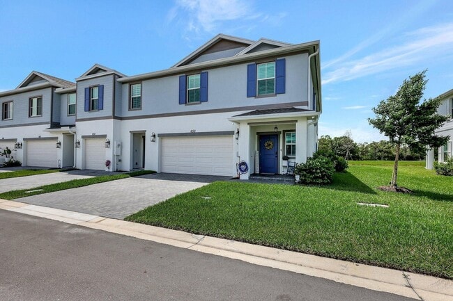 Foto del edificio - 650 Waters Edge Ln