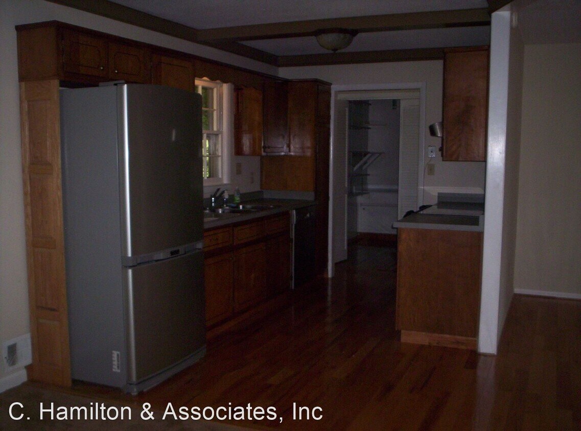 Primary Photo - 647 Huntington Road