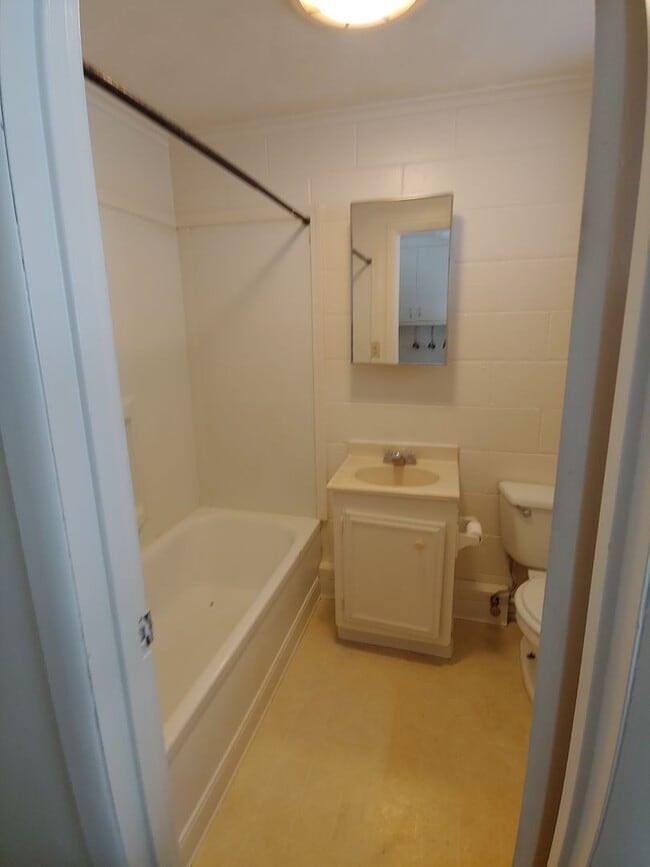 Building Photo - GATA Properties, LLC-PM-018-0010-1820