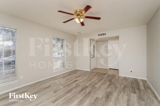 Building Photo - 2617 Branch Oaks Dr