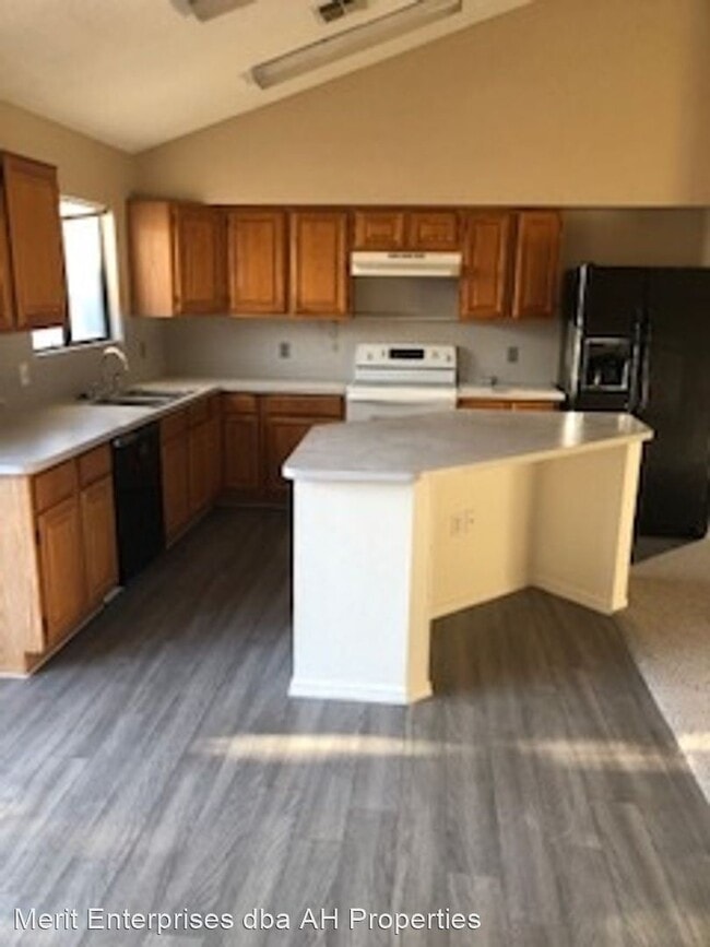 Building Photo - 3 br, 2 bath House - 526 N QUARTZ ST