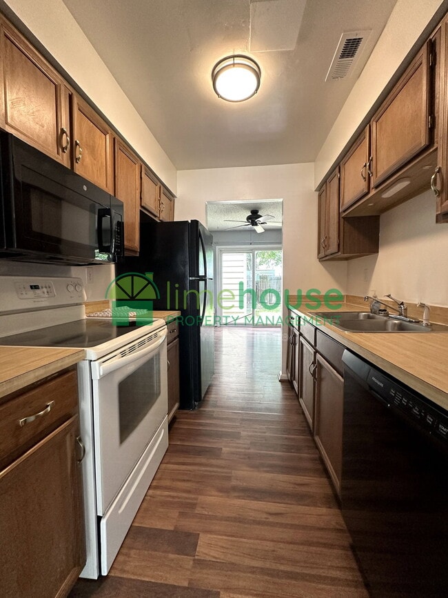 Foto del edificio - 1318 River Birch Run S