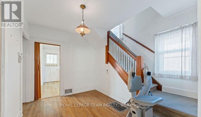 Building Photo - 472 Edison Ave