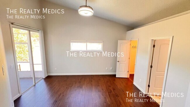 Foto del edificio - 3977 Journey Ct