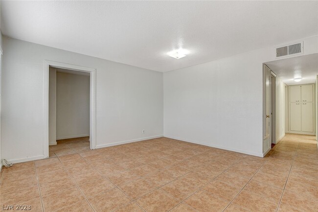 Building Photo - 5813 W Balzar Ave