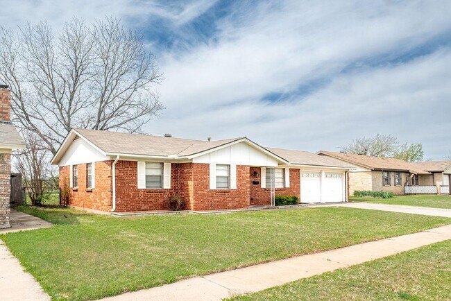 Building Photo - 4024 Hooper Dr