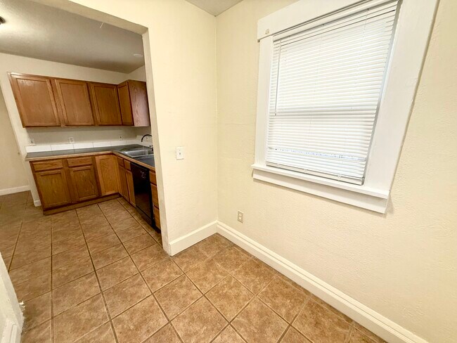 Foto del edificio - 3908 Fairmount Blvd NE