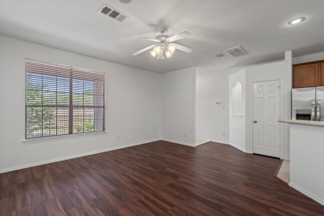 Foto del edificio - 9201 Brodie Ln
