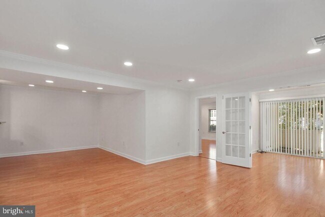 Building Photo - 5801 Linden Square Ct
