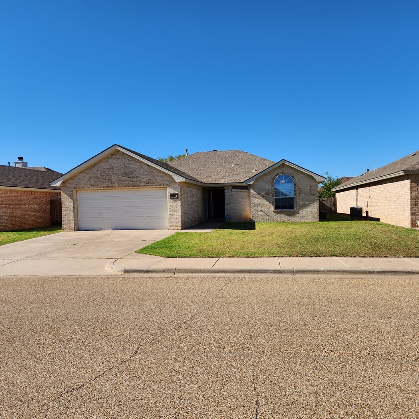 Primary Photo - Great South Lubbock Home with Country Feel!