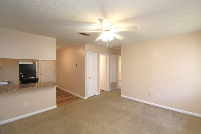 Foto del edificio - Quiet North Pensacola/Cantonment 2BR Brick Duplex on 1 Acre with Open Living Layout, Storage Room...