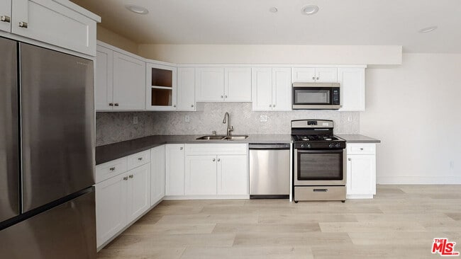 Foto del edificio - 953 Mariposa Ave