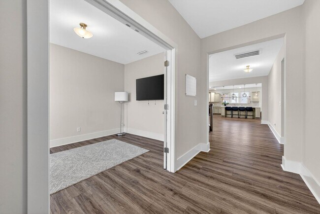 Foto del edificio - 1400 Addison Lk St