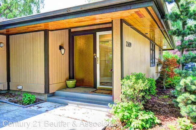 Foto del edificio - 3 br, 2 bath House - 2109 E. Rockwood Blvd