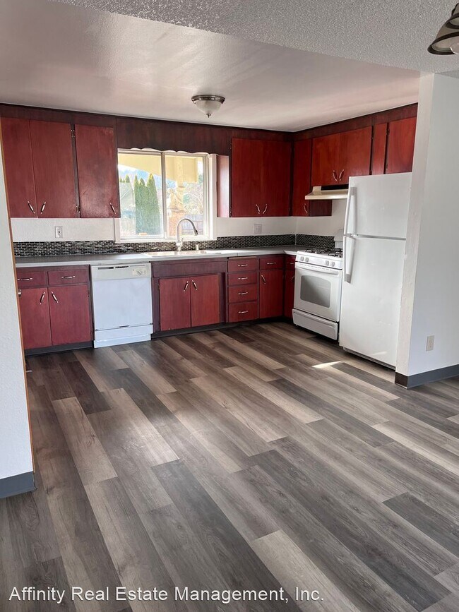 Building Photo - 3 br, 1.5 bath House - 703 Kansas Street SW