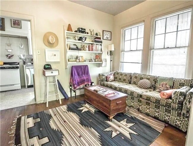 Foto del edificio - 1103 W 22nd St