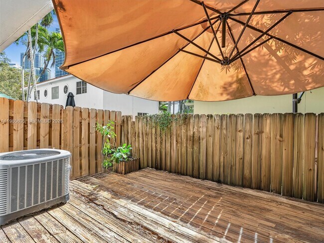 Foto del edificio - 240 SW 15th Rd