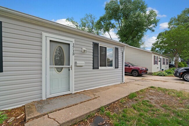 Building Photo - 1713 Lansing Rd