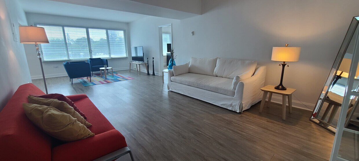 Foto principal - 10178 Collins Ave