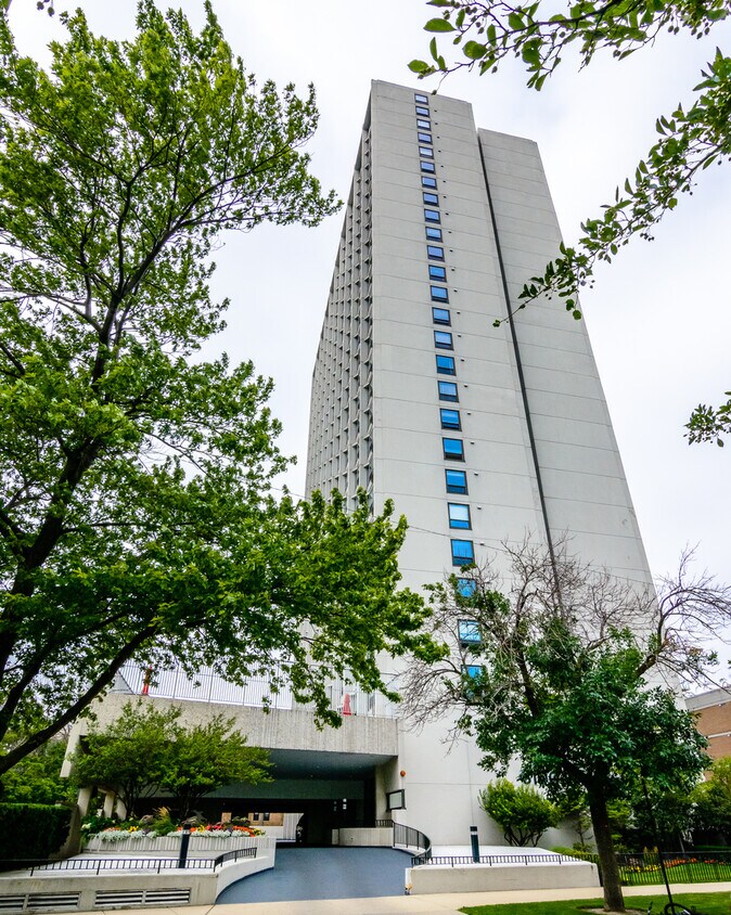 Foto principal - 5100 N Marine Dr