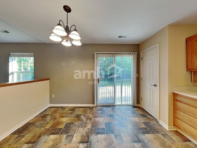 Building Photo - 372 E Pine Ridge Dr
