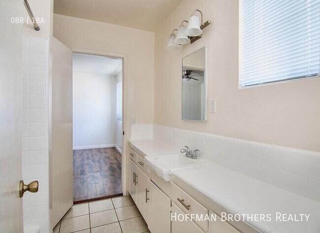 Foto del edificio - 8330 Willis Ave