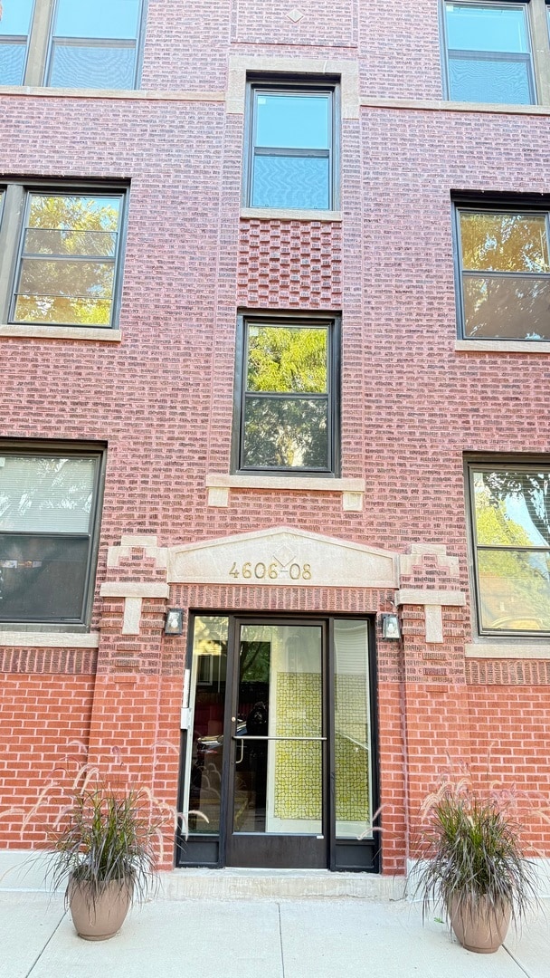 Building Photo - 4606 N Seeley Ave