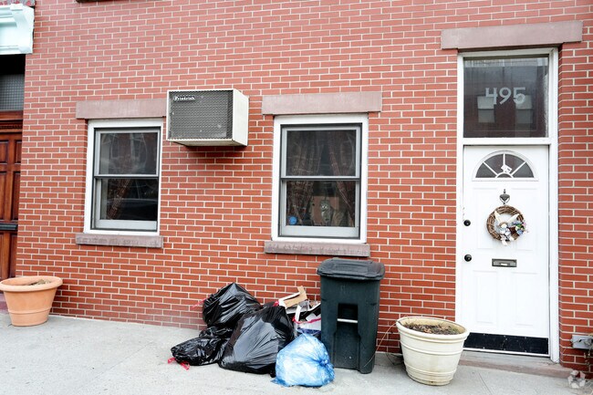 Foto del edificio - 495 Court St