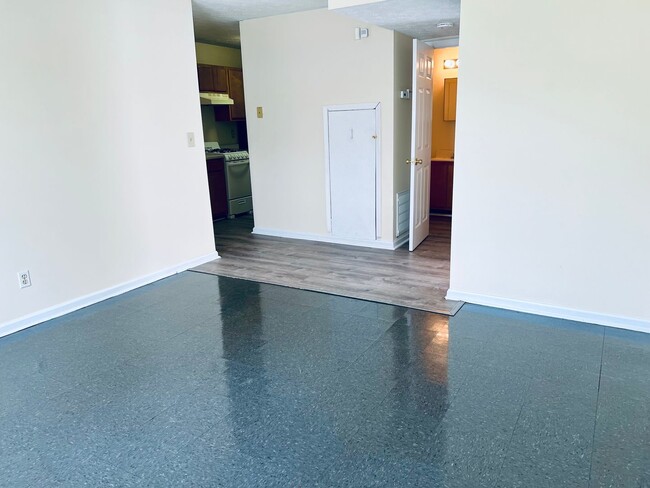 Building Photo - 1BR in West Louisville-Section 8 accepted!