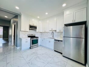 Building Photo - 95 W 54th St