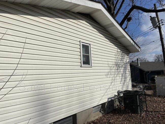 Building Photo - 2442 Rhapsody Ln