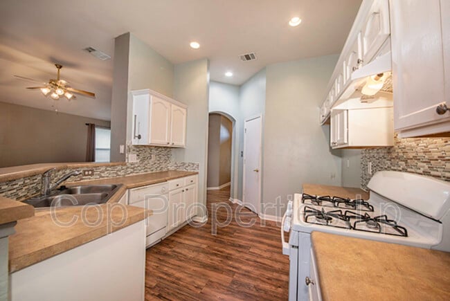 Building Photo - 8510 Trumpet Cir