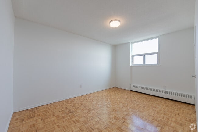 2 chambres, 1 salle de bain - 88 m² - Chambre - 570 Birchmount Road