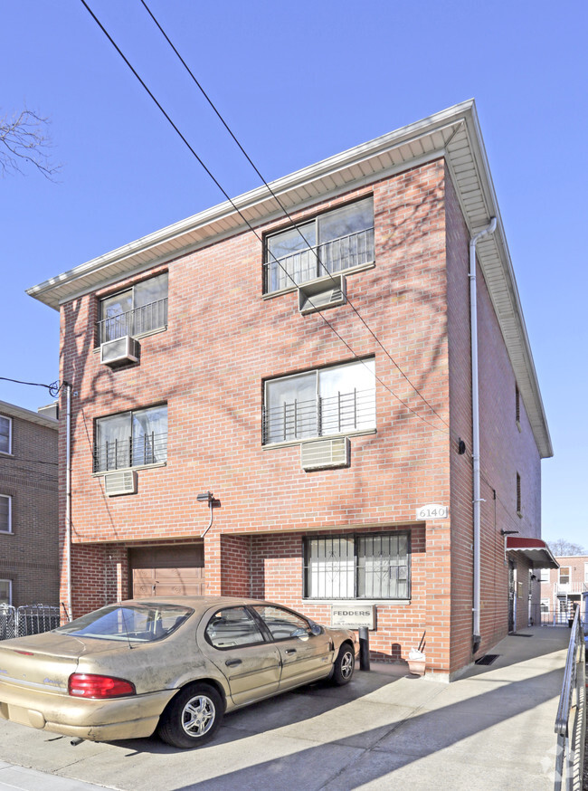 Foto del edificio - 61-40 167th St