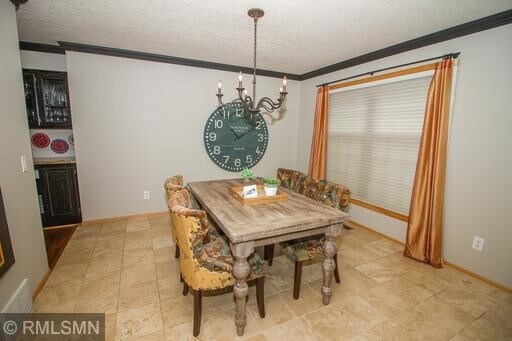 Foto del edificio - 915 Fernbrook Ln N