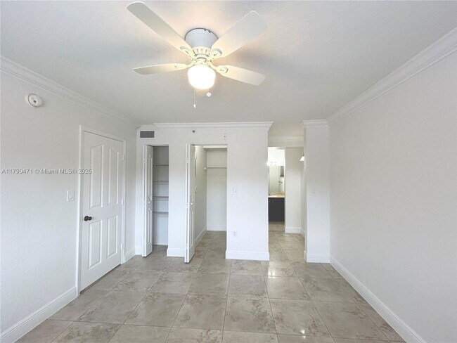 Foto del edificio - 445 SW 11th St