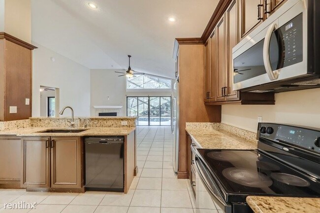 Building Photo - 4 br, 2.5 bath House - 1111 Trotwood Blvd ...