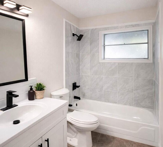 Foto del edificio - 7029 Glenview Dr