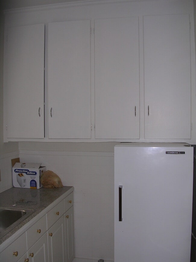 Building Photo - 211 Park Dr