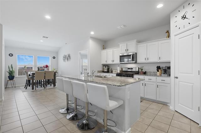 Building Photo - 7908 Oaktown Dr