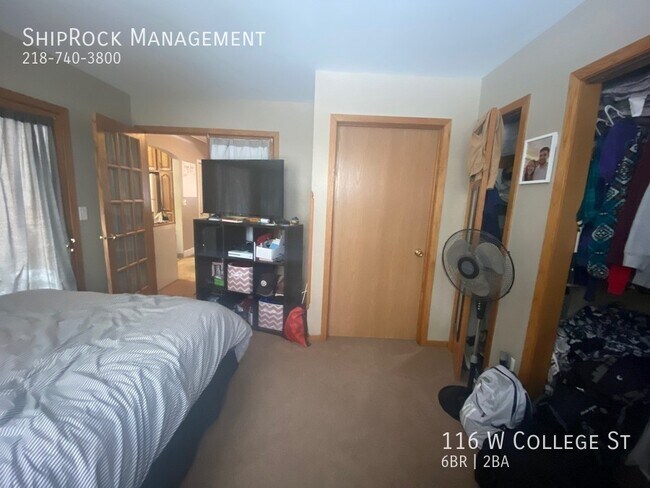 Foto del edificio - 116 W College St