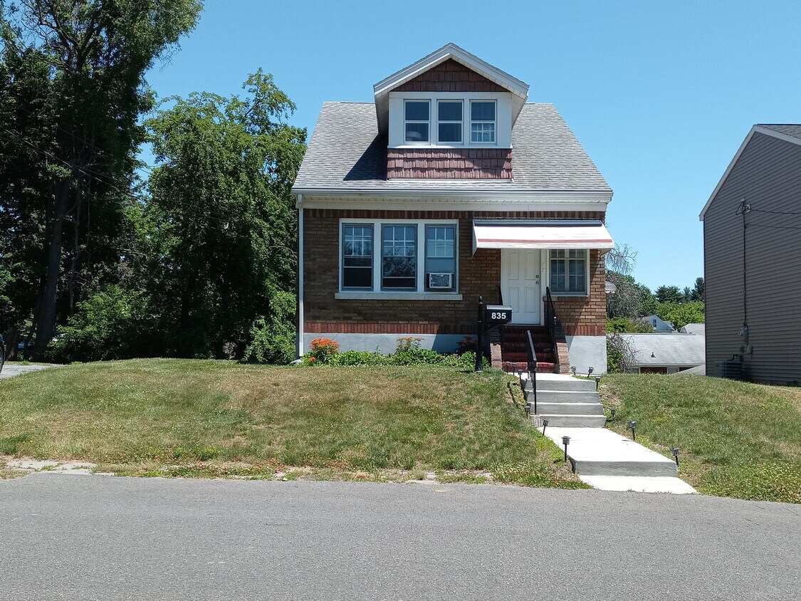 Front of house - 835 Chestnut St