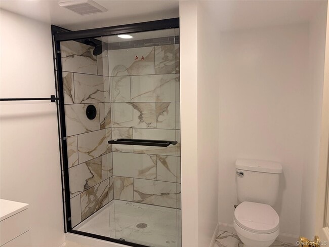 Building Photo - 16 Lark St