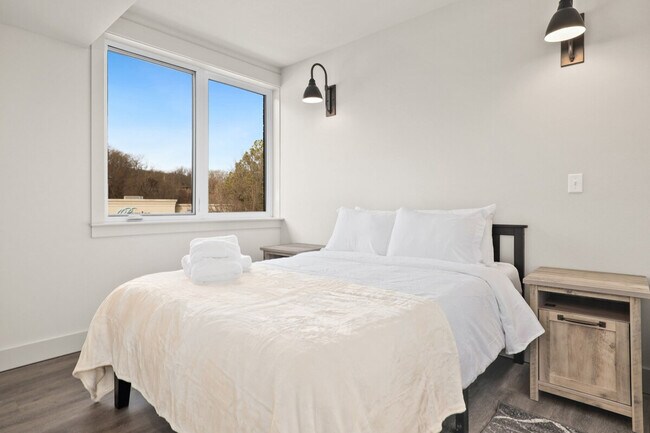 Building Photo - 10 Riordan Rd